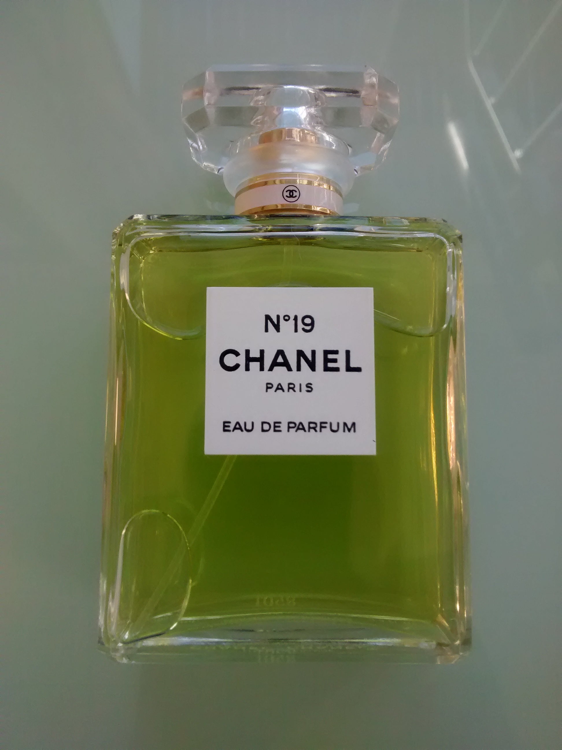 Chanel No19 edp sample – eau de Metropolis
